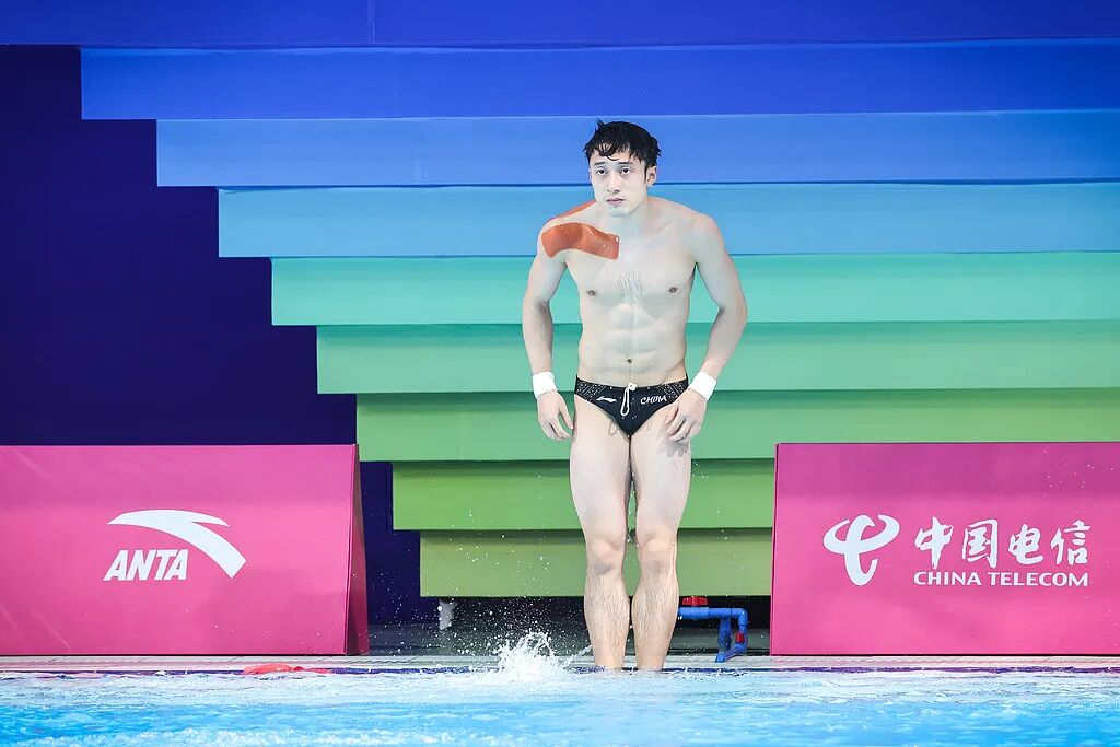 练俊杰挑战曹缘成功，夺得全运会男子10米跳台冠军