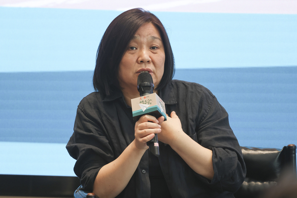 岩中花述｜梁鸿：写作是为了狠狠留住那些会逝去的人和村落