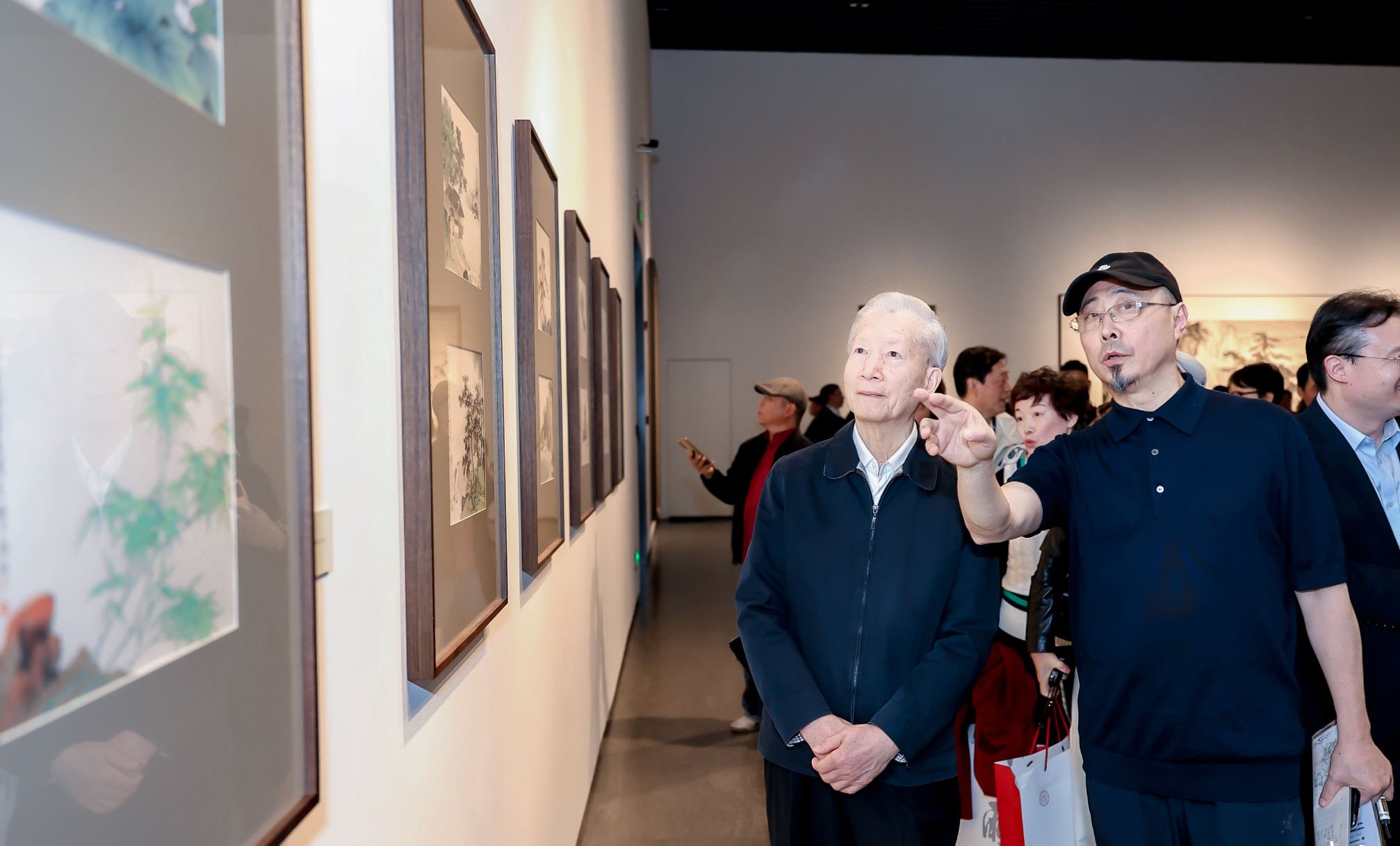 上海中国画院展苏小松百余画作